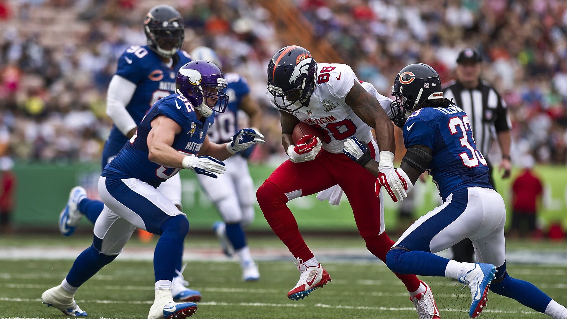 爱游戏体育平台-赛场上队员积极拼搏,展现出色表现,形容比赛队员