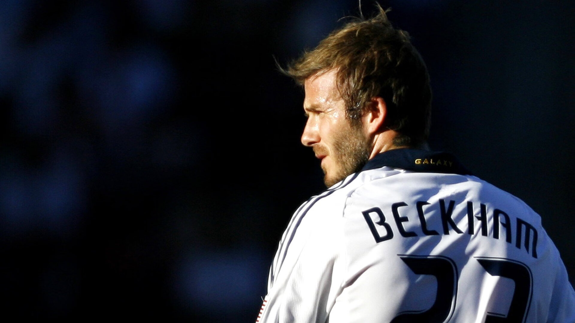 _极光下的骑行之旅：追随色彩的速度美学_，看极光旅行