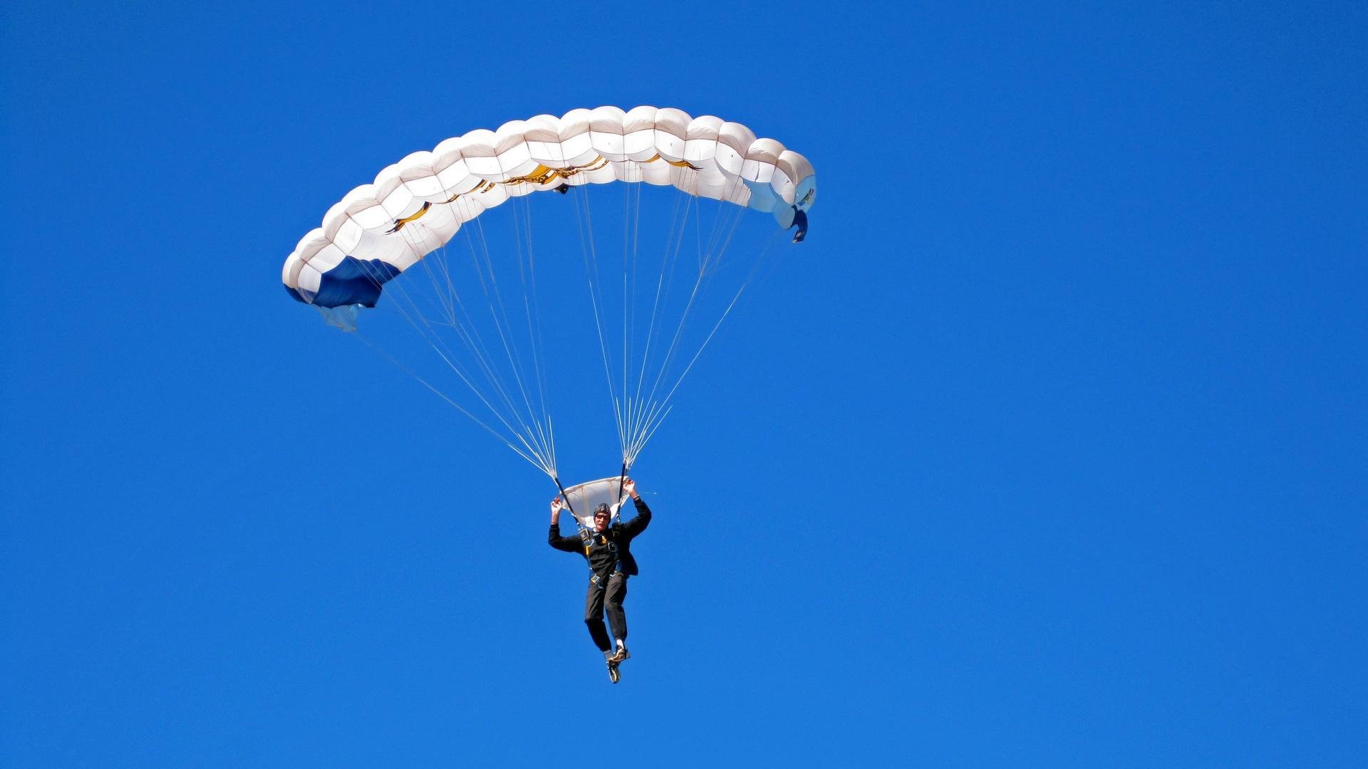 跨界设计:赛车外观的未来趋势,赛车创新设计理念